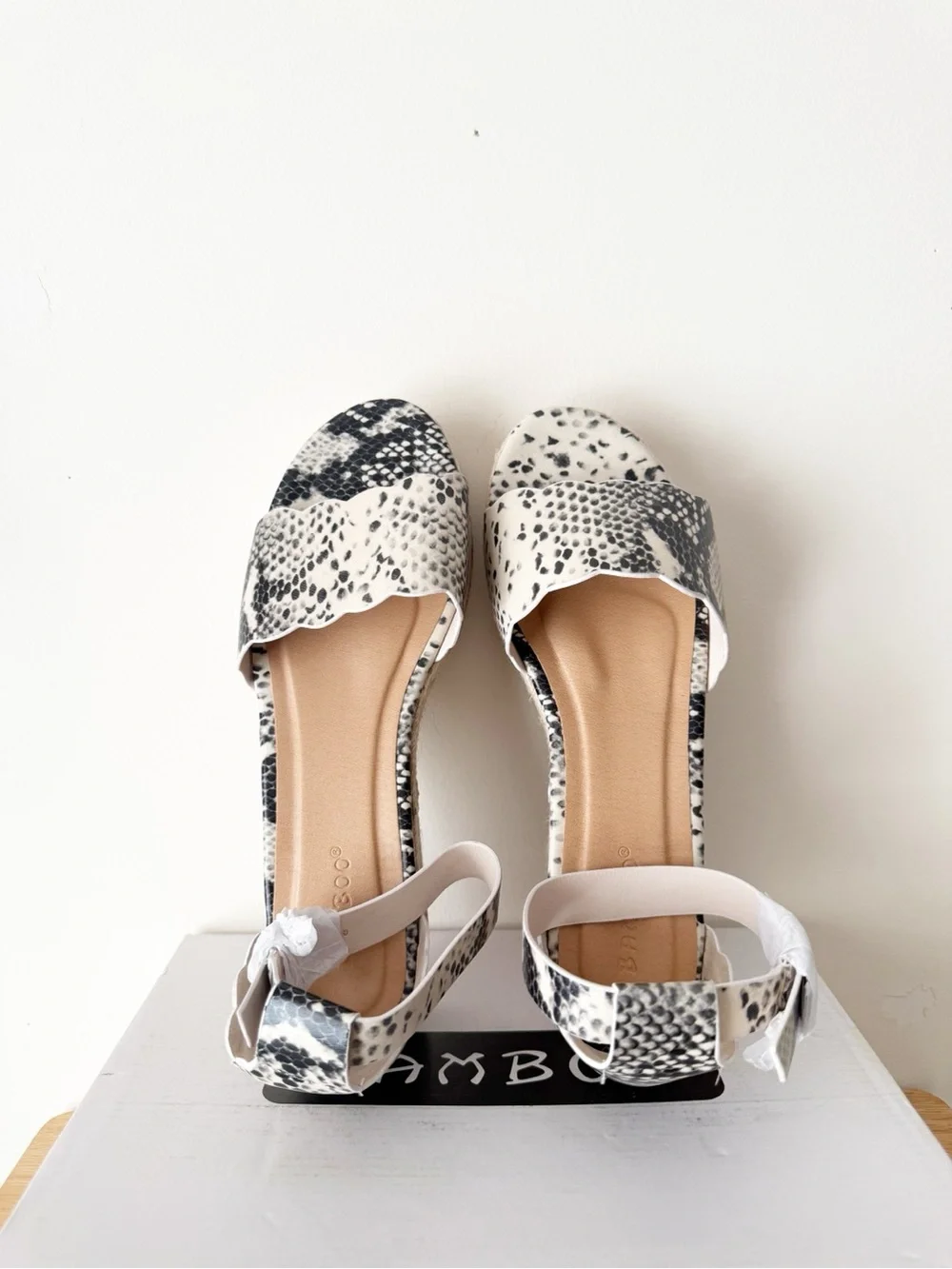 Bamboo Infinity Espadrille Beige Snakeskin Print Lug Sole Ankle Strap Size 10